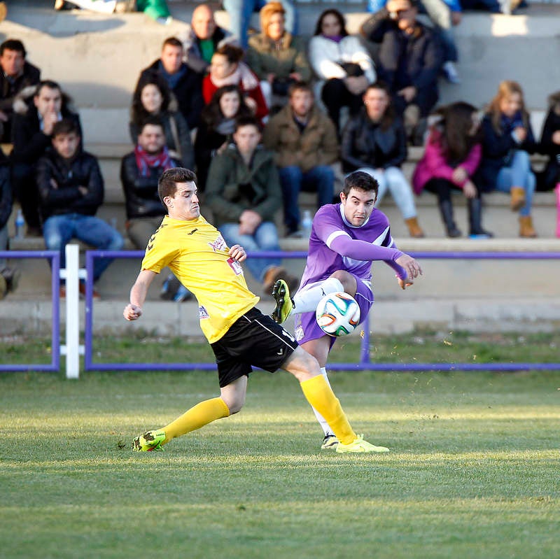 Partido de fútbol entre el Becerril y La Bañeza (1-4)