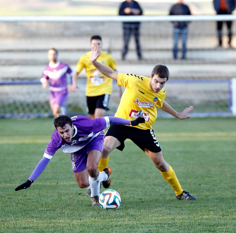 Partido de fútbol entre el Becerril y La Bañeza (1-4)