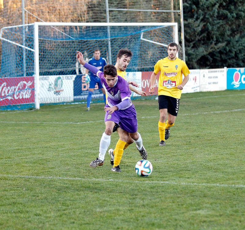 Partido de fútbol entre el Becerril y La Bañeza (1-4)