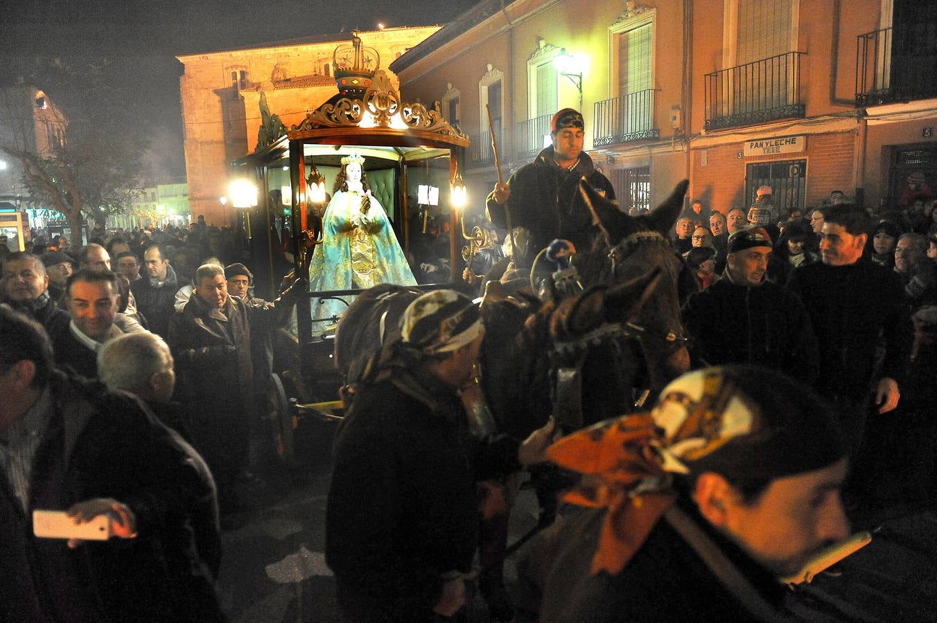 Procesión de la Virgen de los Pegotes en Nava del Rey