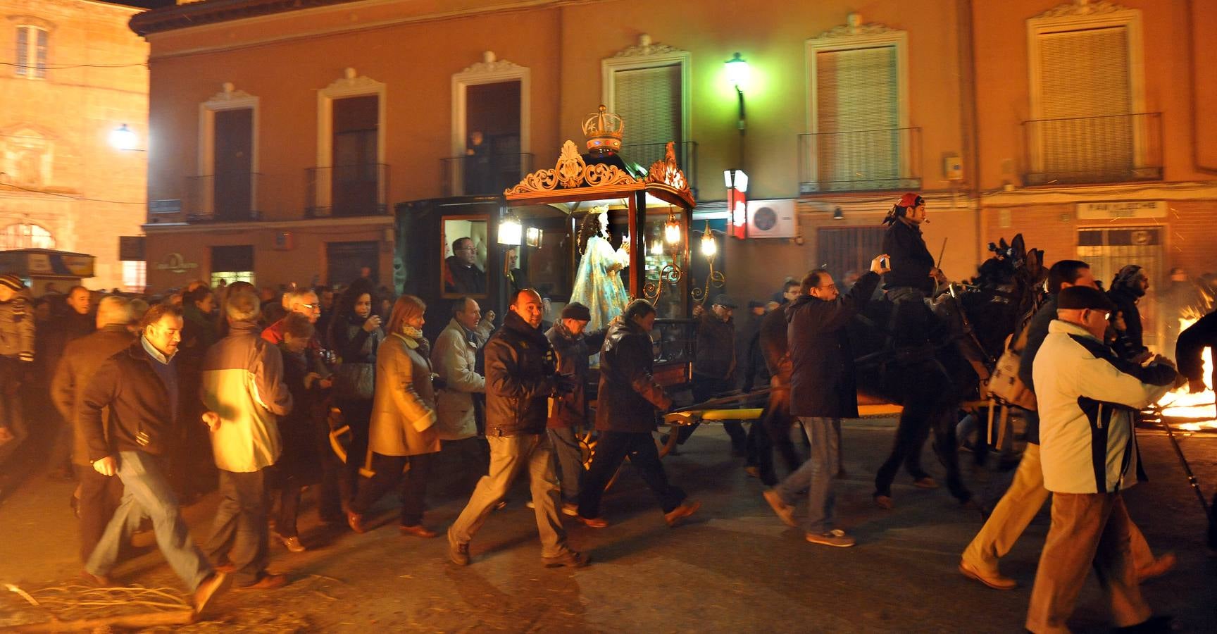 Procesión de la Virgen de los Pegotes en Nava del Rey