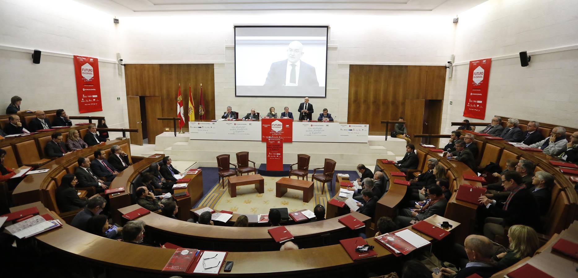 Acto inaugural de las jornadas &#039;Futuro en Español&#039; en el castillo de Fuensaldaña