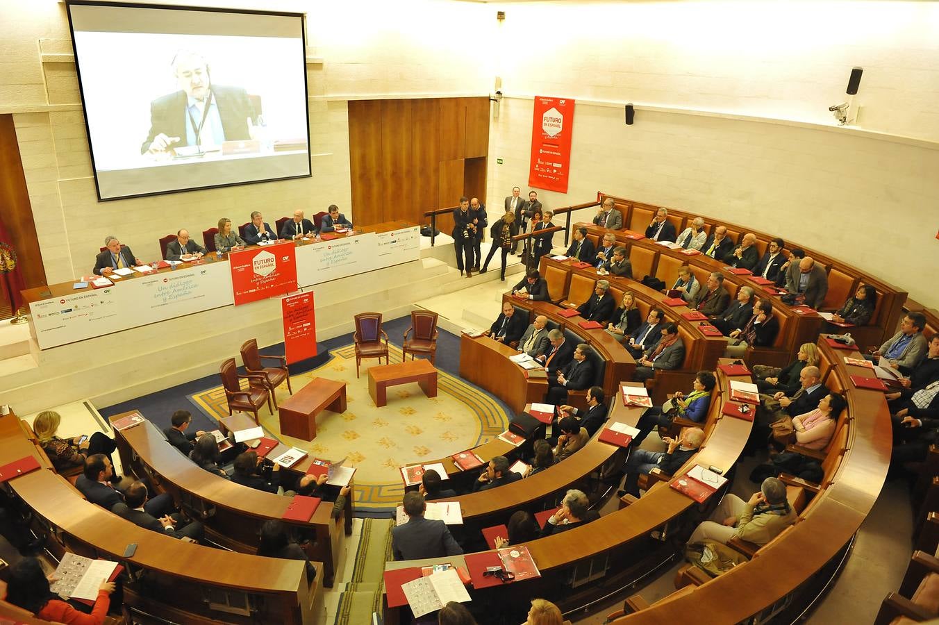 Acto inaugural de las jornadas &#039;Futuro en Español&#039; en el castillo de Fuensaldaña