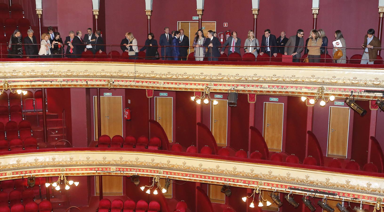 Invitados y ponentes de las jornadas &#039;Futuro en Español&#039; visitan el Teatro Calderón de Valladolid