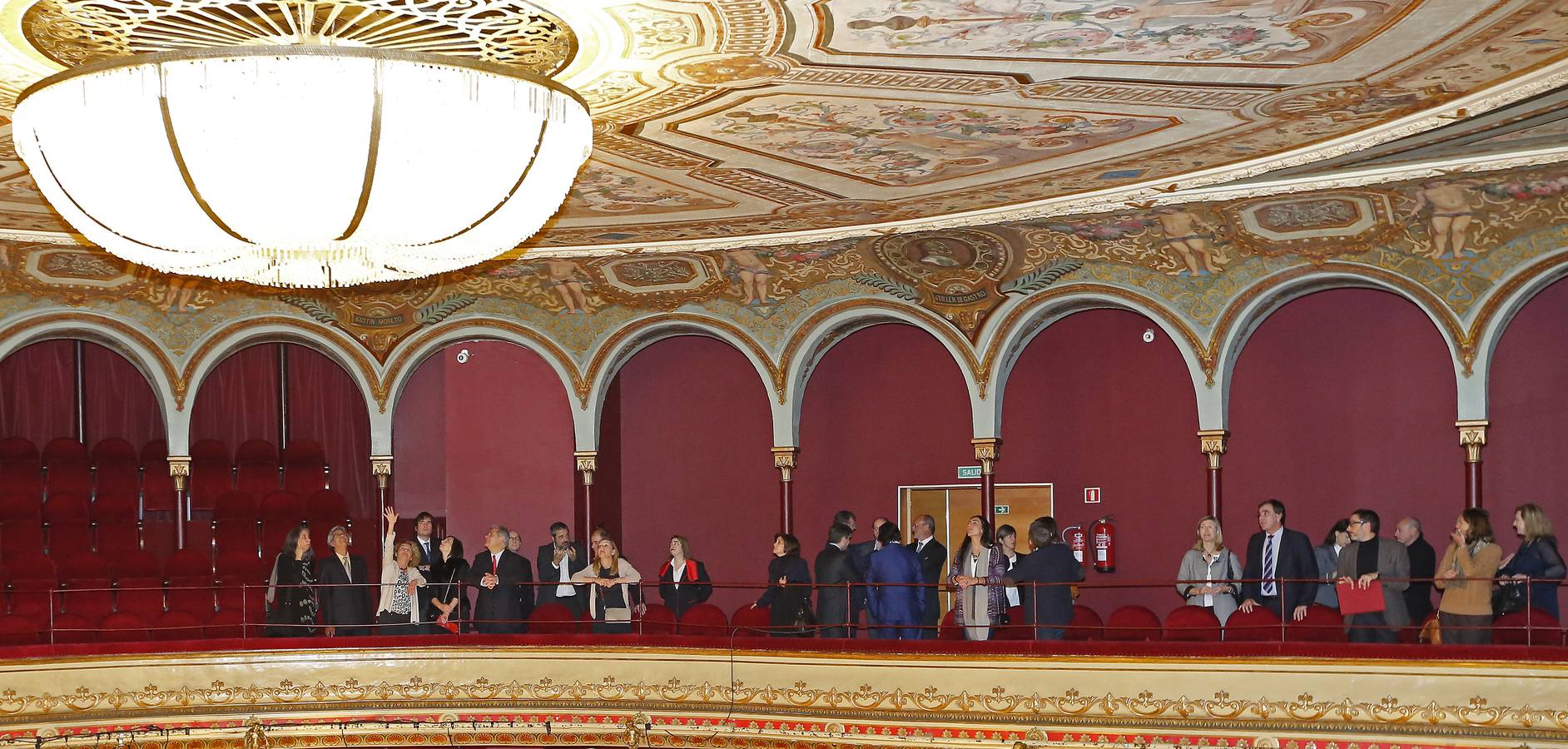 Invitados y ponentes de las jornadas &#039;Futuro en Español&#039; visitan el Teatro Calderón de Valladolid