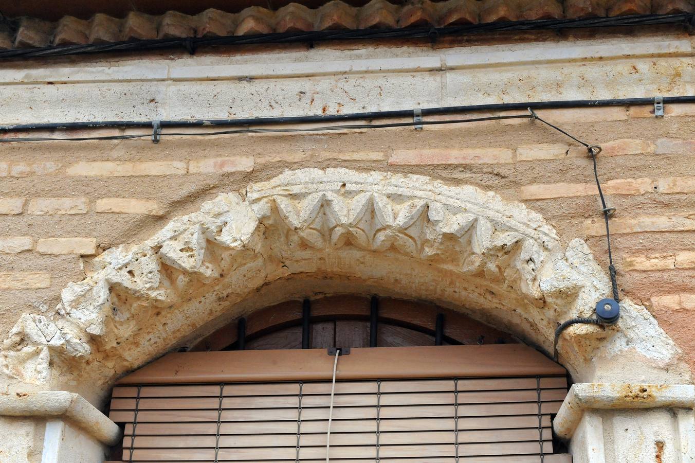 Ceinos de Campos recupera los restos de los arcos de la antigua iglesia de Santa María del Temple