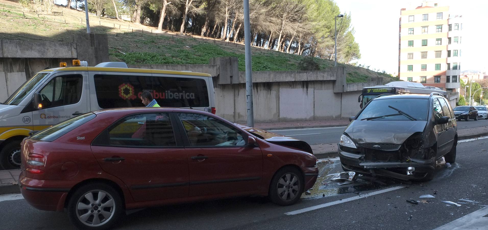 Colisión frontal entre dos turismos en Parquesol (Valladolid)