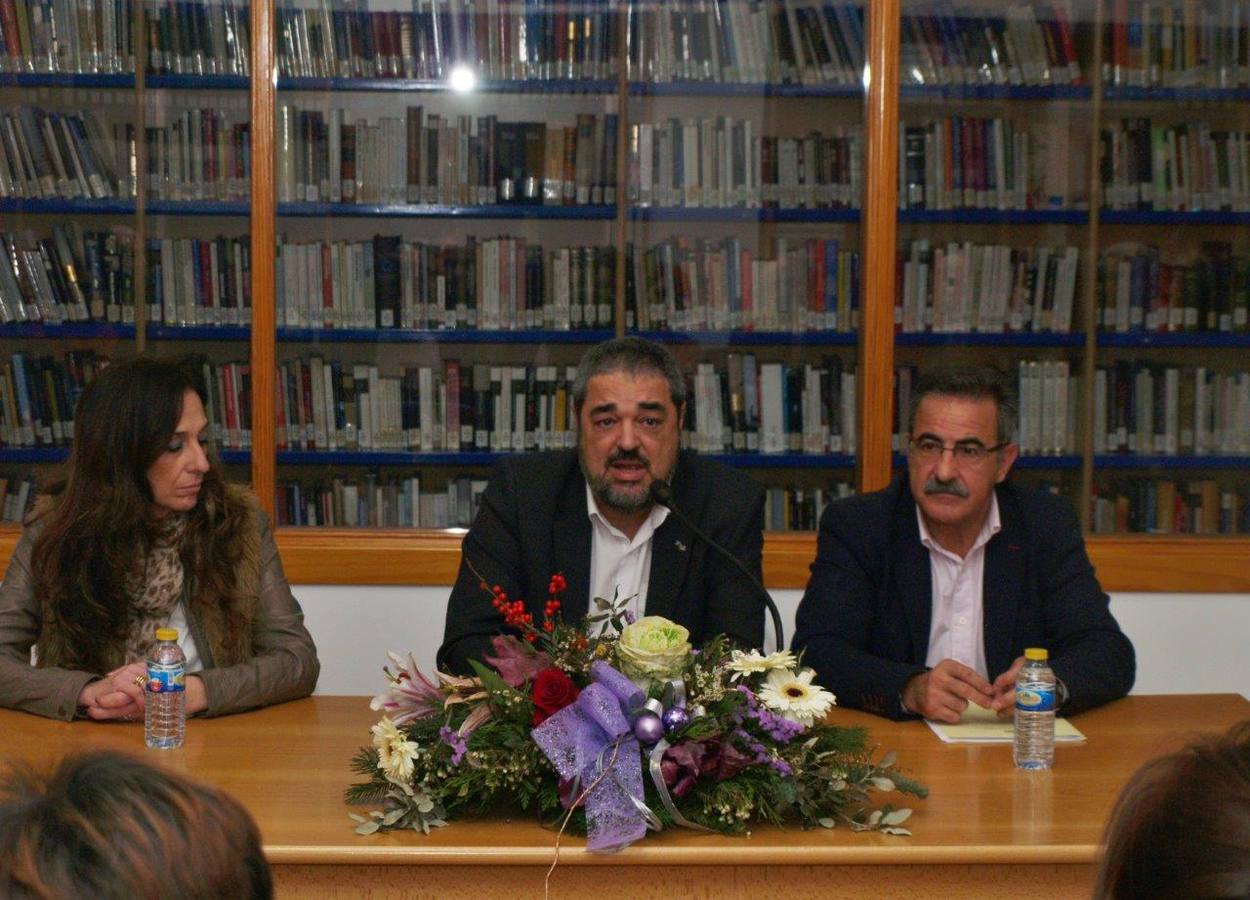 Encuentro poético-literario de Carlos Aganzo en la biblioteca de Íscar