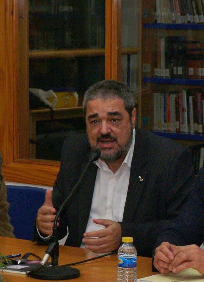 Encuentro poético-literario de Carlos Aganzo en la biblioteca de Íscar