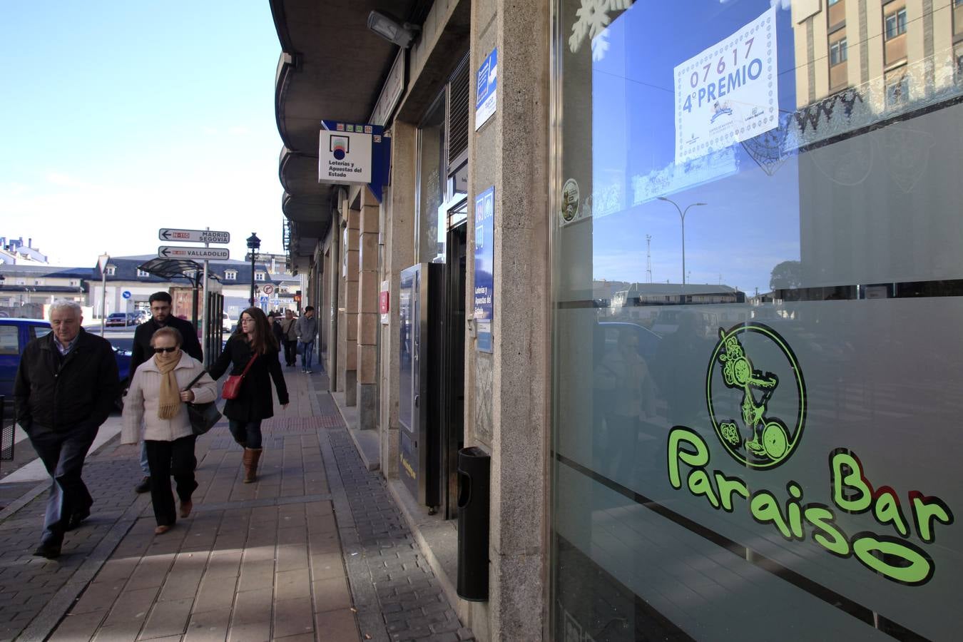 Ávila. Bar Paraíso, donde se ha repartido parte del 4º premio 07617 del sorteo extraordinario de la Lotería de Navidad.