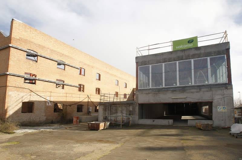 Edificio de la antigua fábrica de La Tejera (Palencia), cuyas obras se encuentran paradas