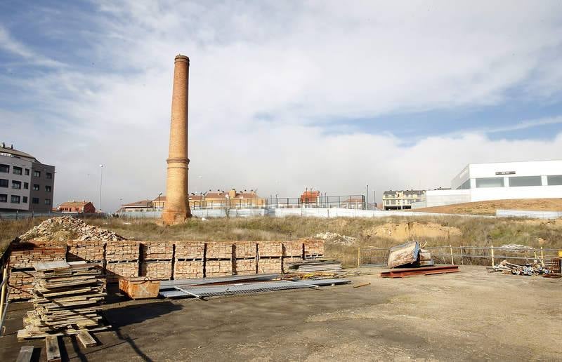 Edificio de la antigua fábrica de La Tejera (Palencia), cuyas obras se encuentran paradas