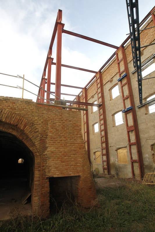 Edificio de la antigua fábrica de La Tejera (Palencia), cuyas obras se encuentran paradas