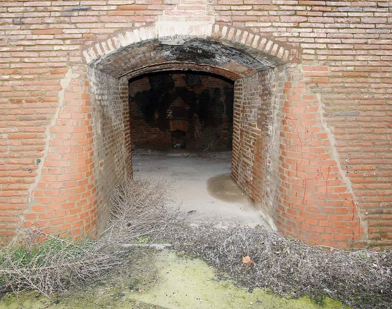 Edificio de la antigua fábrica de La Tejera (Palencia), cuyas obras se encuentran paradas