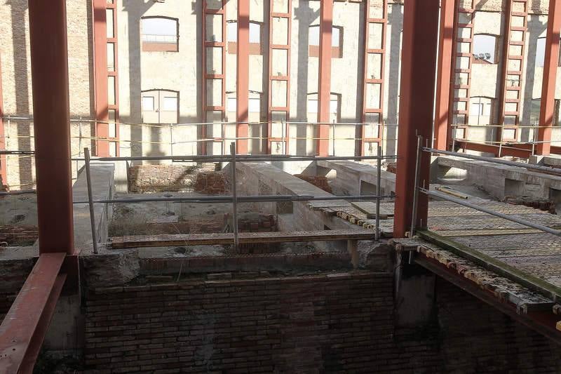 Edificio de la antigua fábrica de La Tejera (Palencia), cuyas obras se encuentran paradas