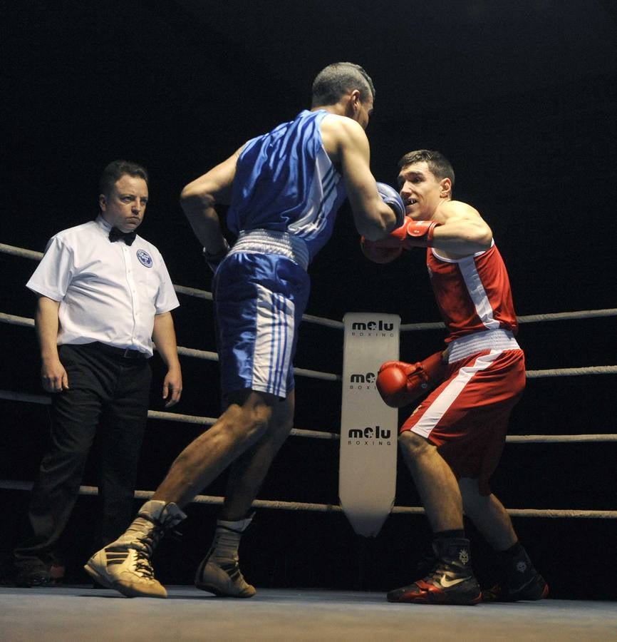 Combate de Boxeo en el Polideportivo Rondilla de Valladolid