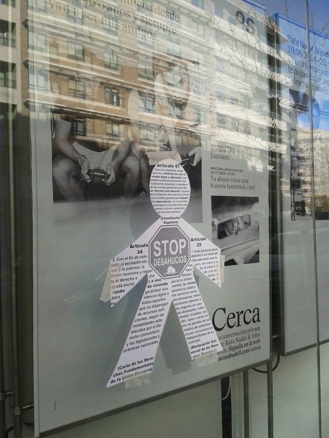 Stop Desahucios empapela los bancos de Valladolid