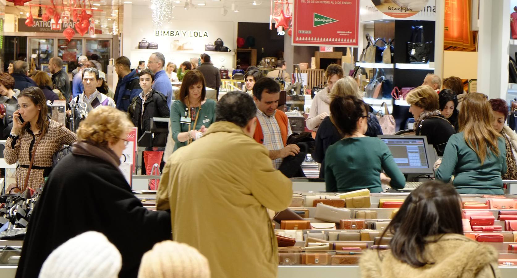 Las compras de última hora colapsan los comercios de Valladolid antes de la noche de Reyes
