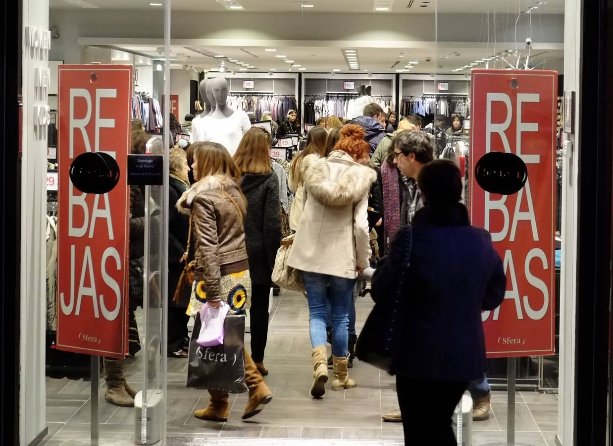 Las compras de última hora colapsan los comercios de Valladolid antes de la noche de Reyes