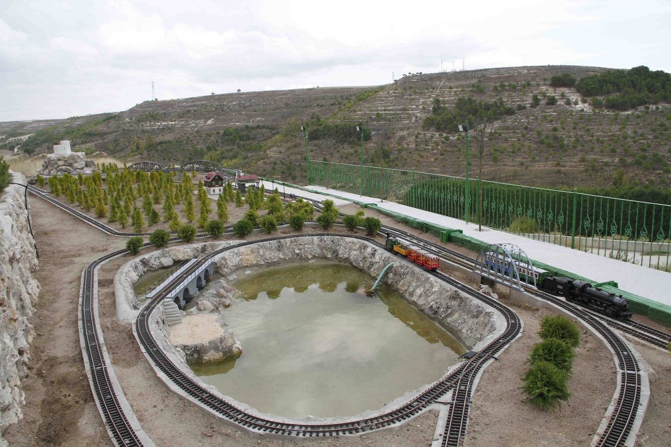 El hotel de Curiel de Duero instala una gran maqueta ferroviaria como atractivo turístico
