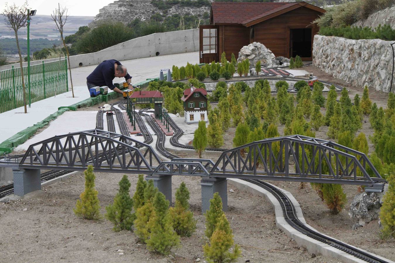 El hotel de Curiel de Duero instala una gran maqueta ferroviaria como atractivo turístico