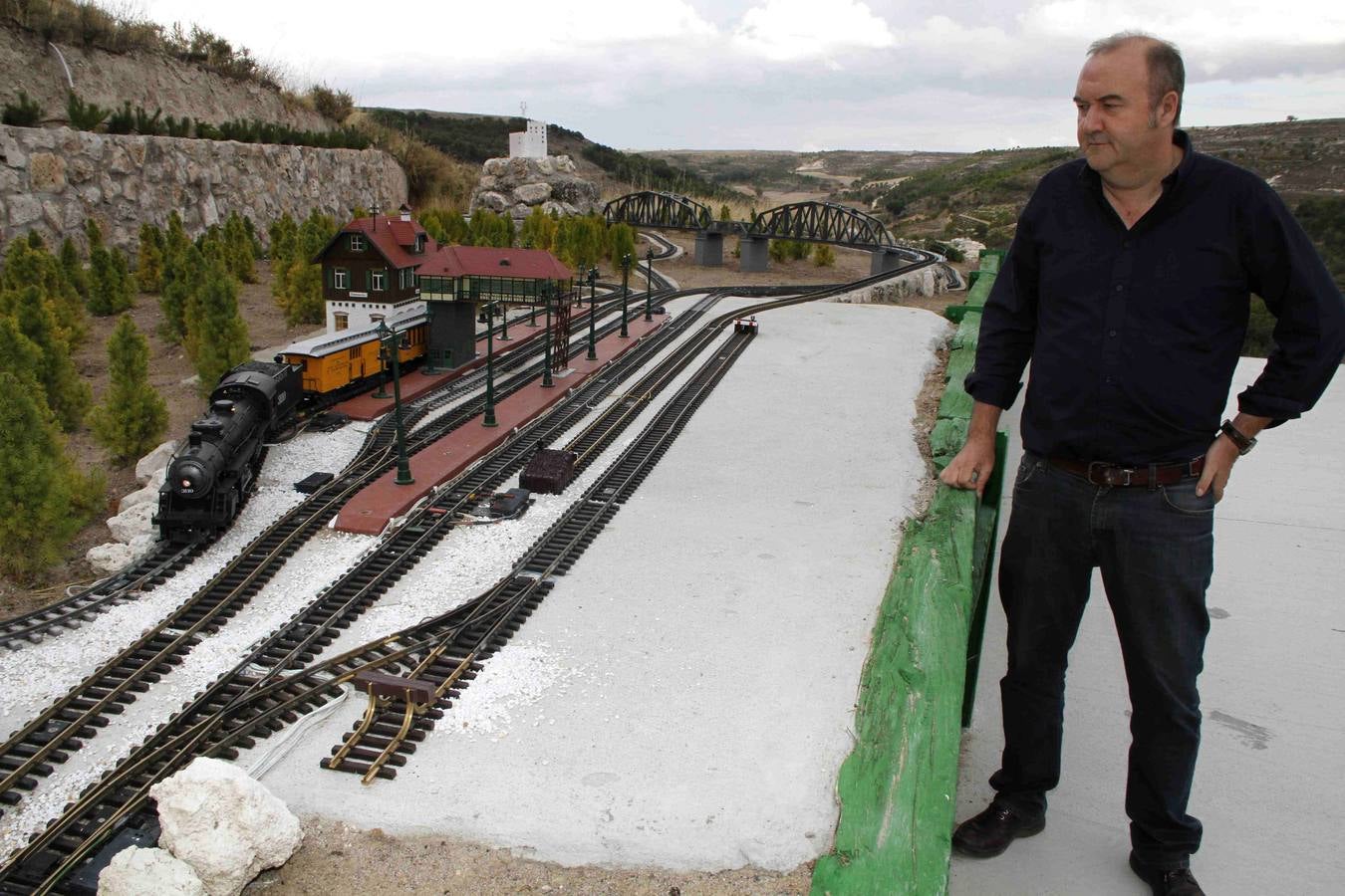 El hotel de Curiel de Duero instala una gran maqueta ferroviaria como atractivo turístico