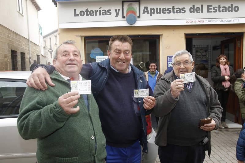 Premiados de Dueñas con el primer premio de la Lotería