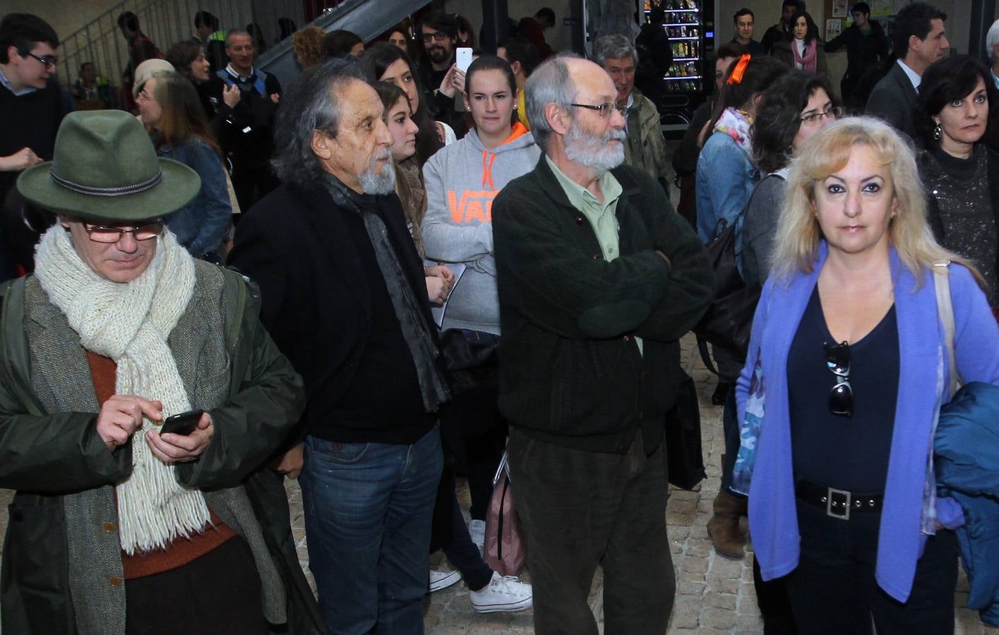 Concentración por la libertad de expresión en el campus María Zambrano de Segovia