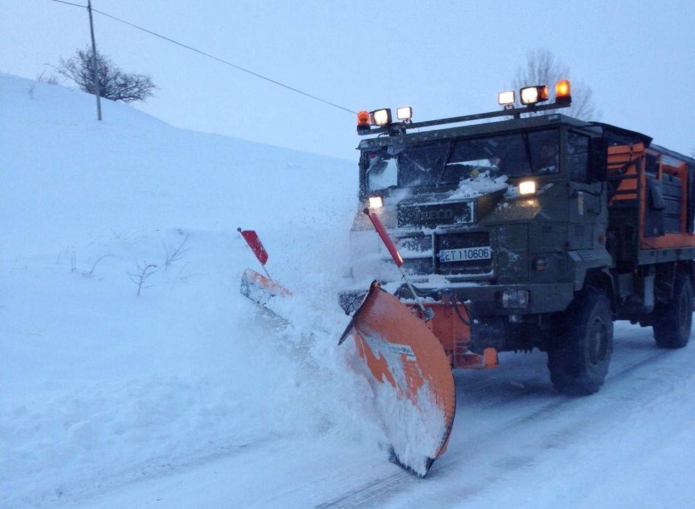 La Unidad Militar de Emergencias de León ayuda a los conductores &#039;atrapados&#039; por la nieve