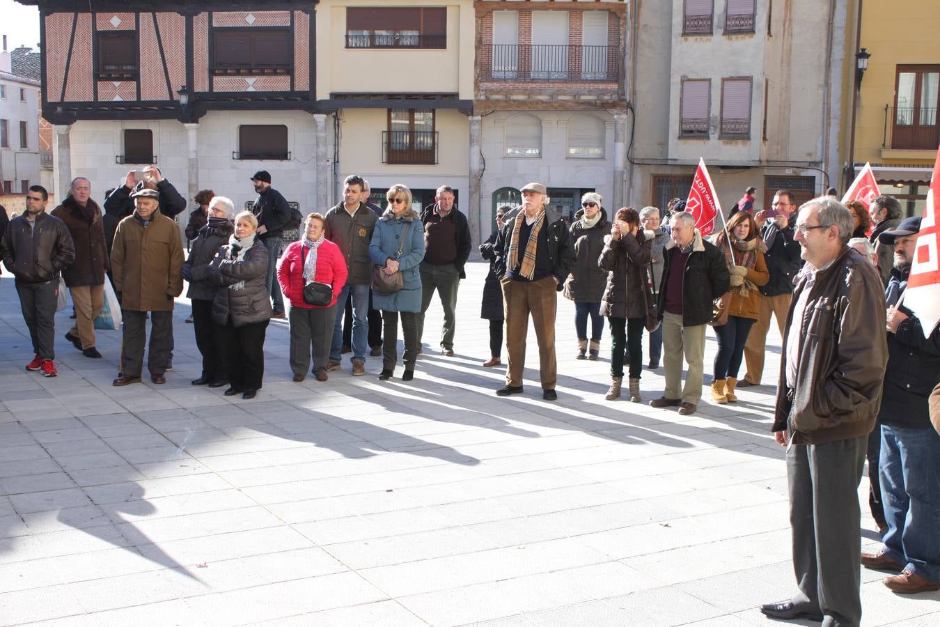 Los vecinos de Baltanás (Palencia) se manifiestan en apoyo a los trabajadores de Elkano y Orio