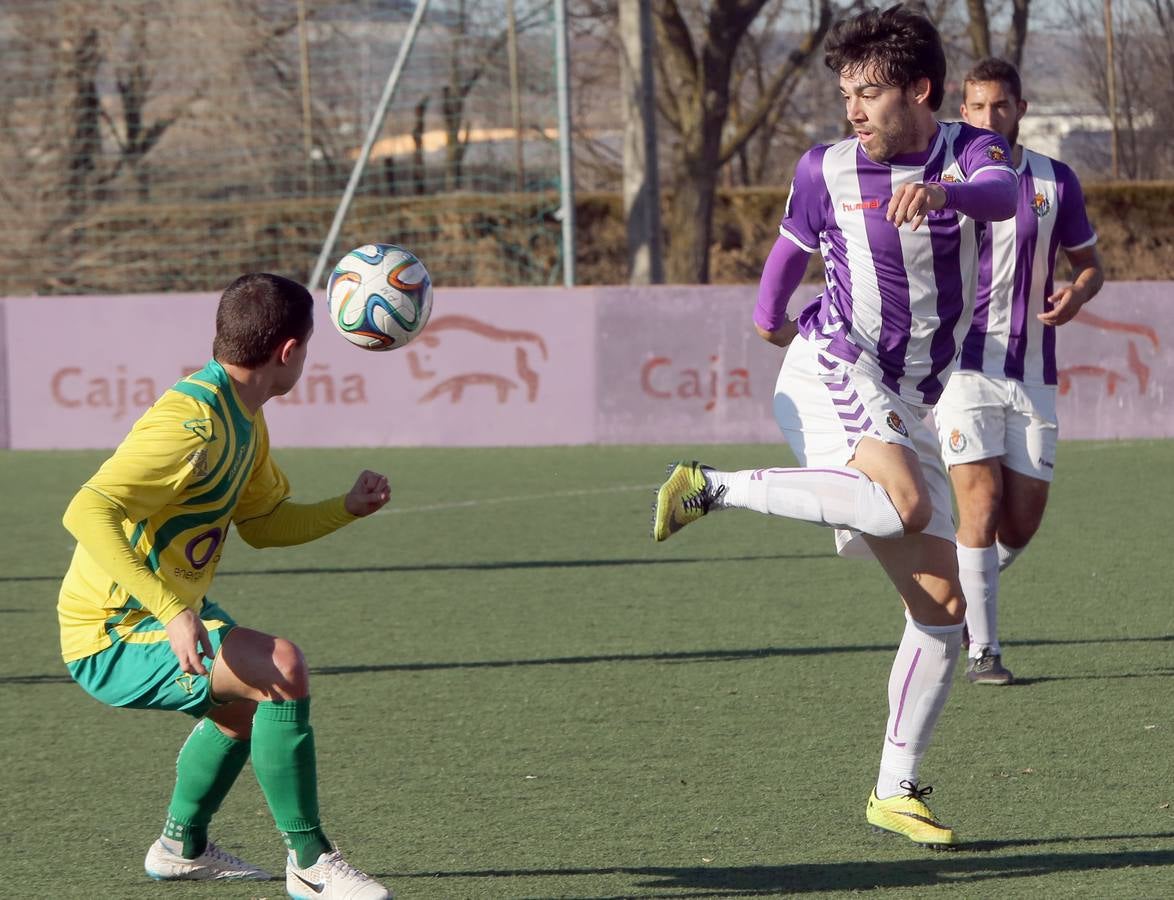 Partido de fútbol entre el Real Valladolid B y el C. D. Tropezón