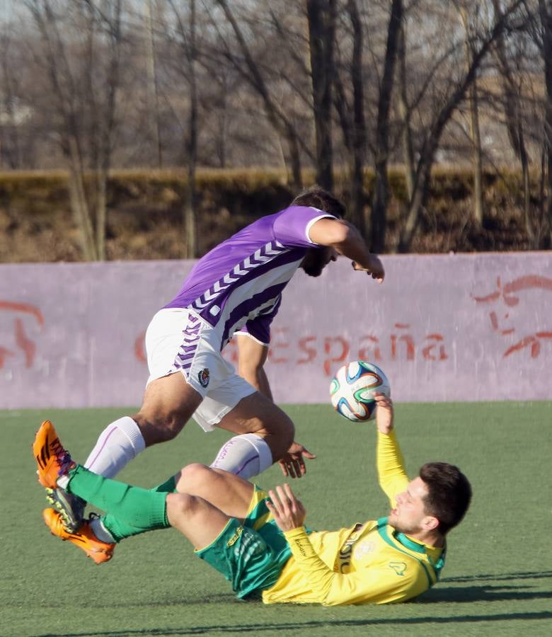 Partido de fútbol entre el Real Valladolid B y el C. D. Tropezón