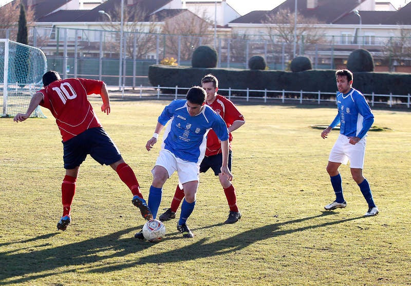 Partido de fútbol entre el Venta de Baños y el Unami Segovia (0-1)