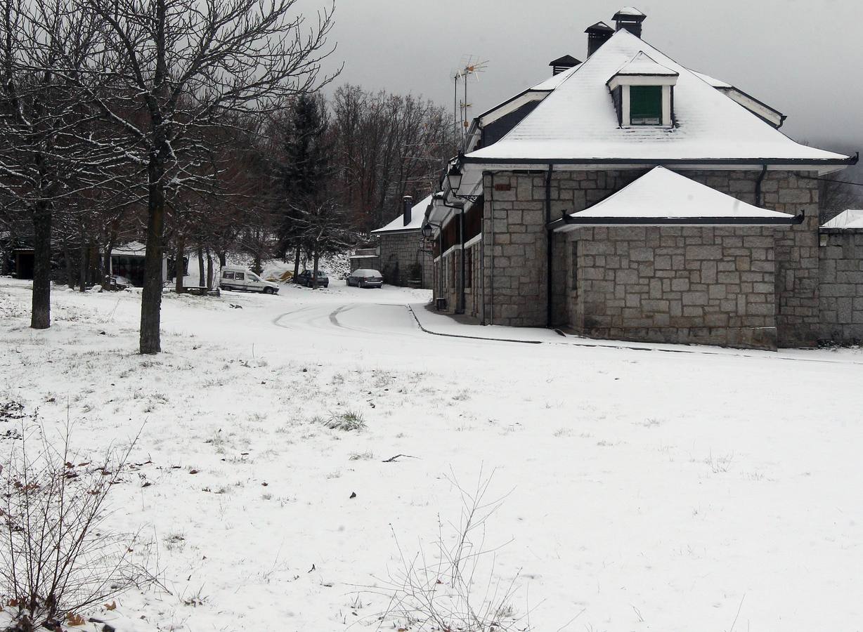 La nieve y el hielo vuelven a hacer acto de presencia en la provincia segoviana