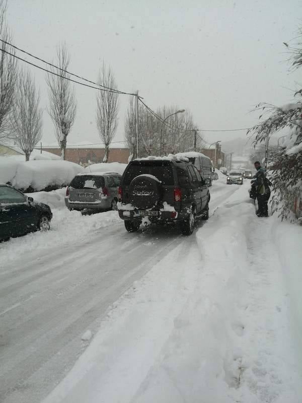 Las localidades palentinas de Aguilar de Campoo y Guardo, cubiertas por la nieve