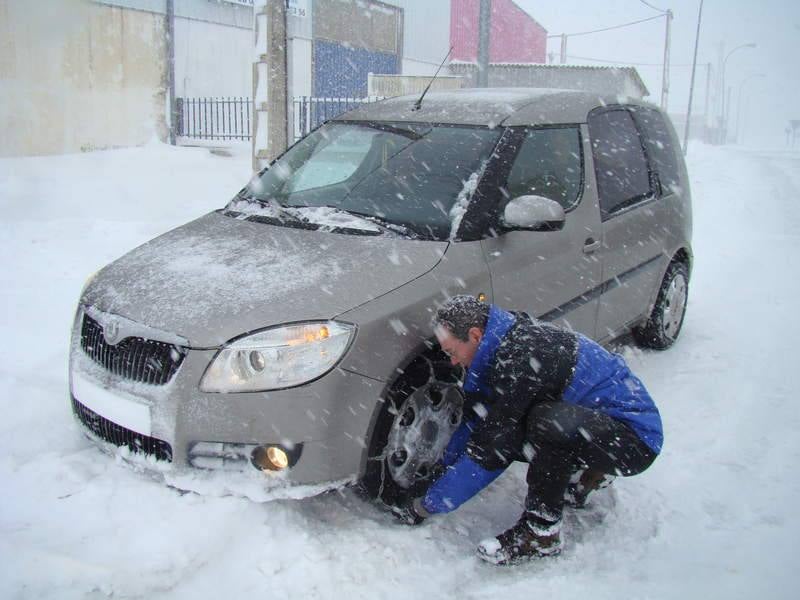 Las localidades palentinas de Aguilar de Campoo y Guardo, cubiertas por la nieve