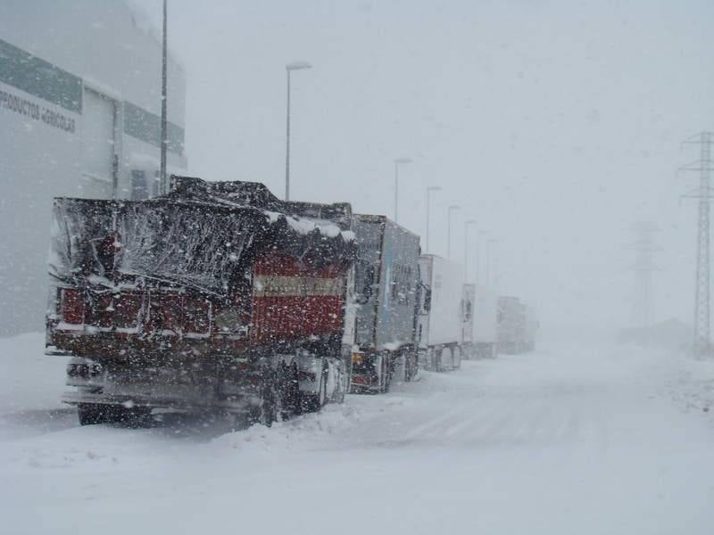 Las localidades palentinas de Aguilar de Campoo y Guardo, cubiertas por la nieve