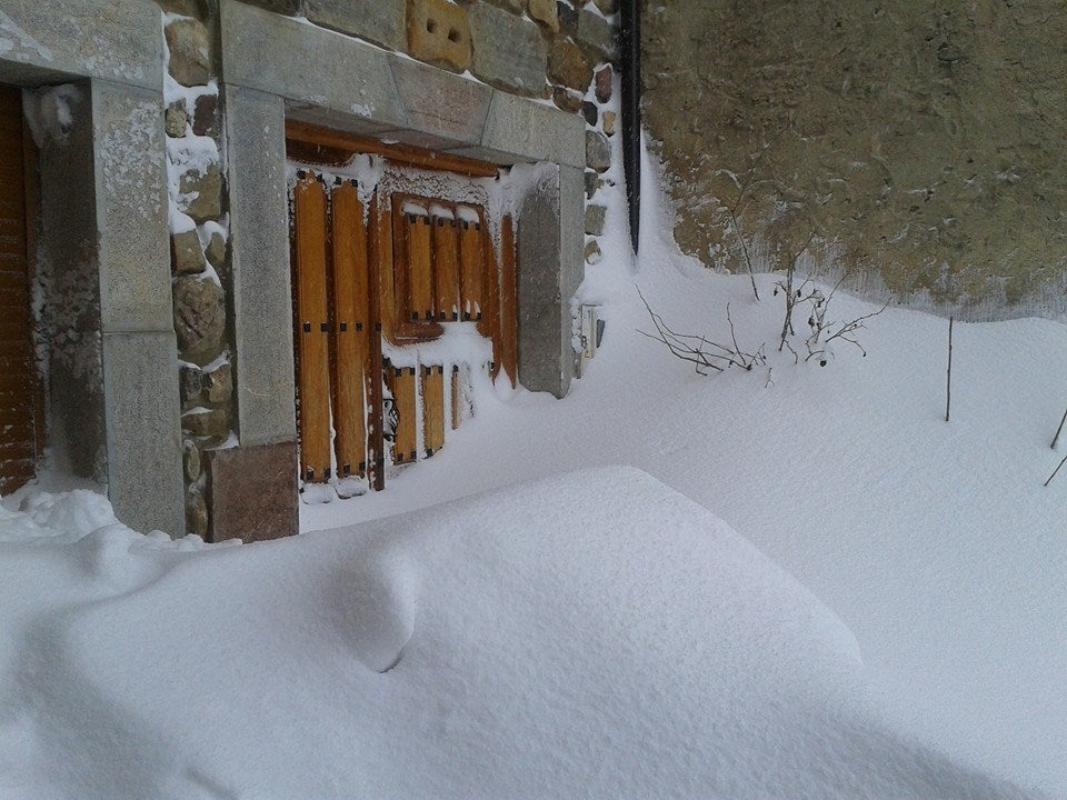 Impresionante nevada en la localidad leonesa de Cofiñal