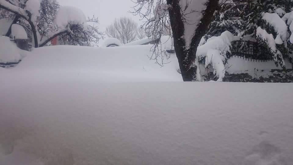 Cuarto día de nevadas en la localidad leonesa de Puebla de Lillo