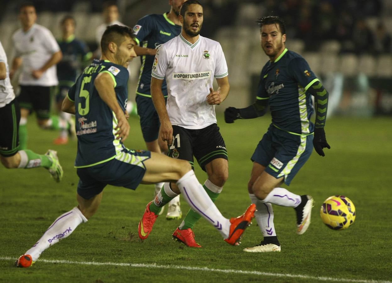 Partido de fútbol entre el Racing de Santander y el Real Valladolid (1-4)