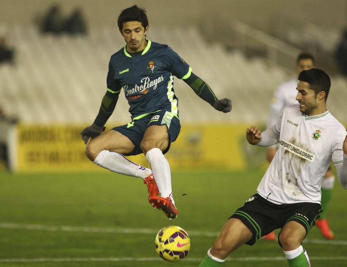 Partido de fútbol entre el Racing de Santander y el Real Valladolid (1-4)