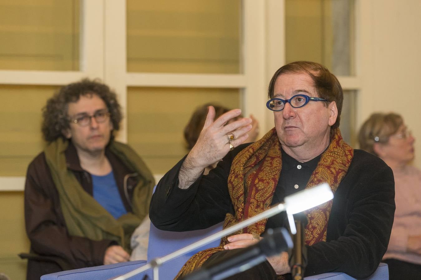 Luis Antonio de Villena en el ciclo de conferencias &#039;Bibliotecas de escritores&#039;