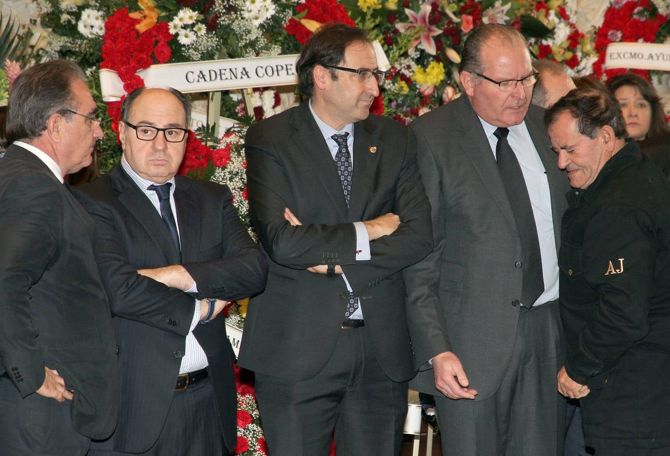 Antonio Rubio, Enrique Martín, Alfonso Polanco, Mario Granda y Mariano Haro en la capilla ardiente del presidente de José María Hernández, en el Salón de Actos de la Diputación de Palencia.