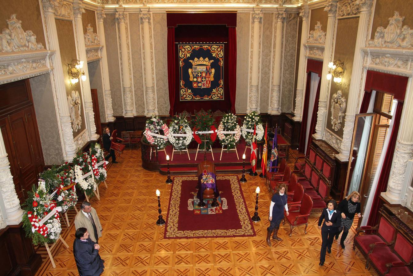 Capilla ardiente del presidente de José María Hernández, en el Salón de Actos de la Diputación de Palencia.