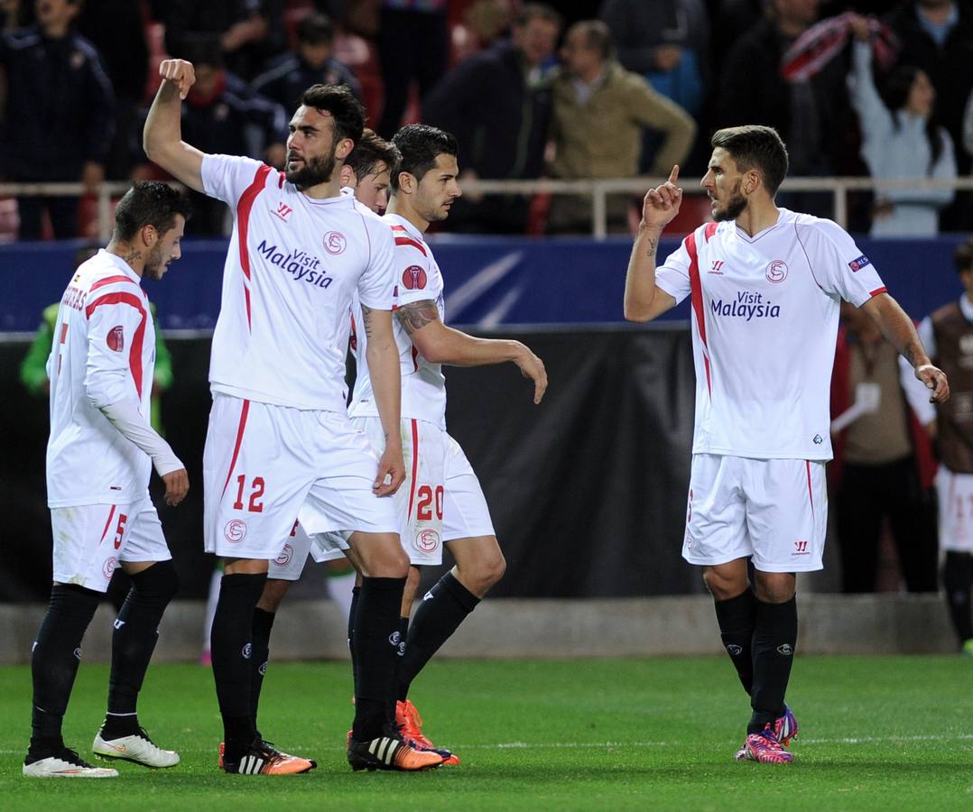 El campeón Sevilla sufre para ganar al Moenchengladbach