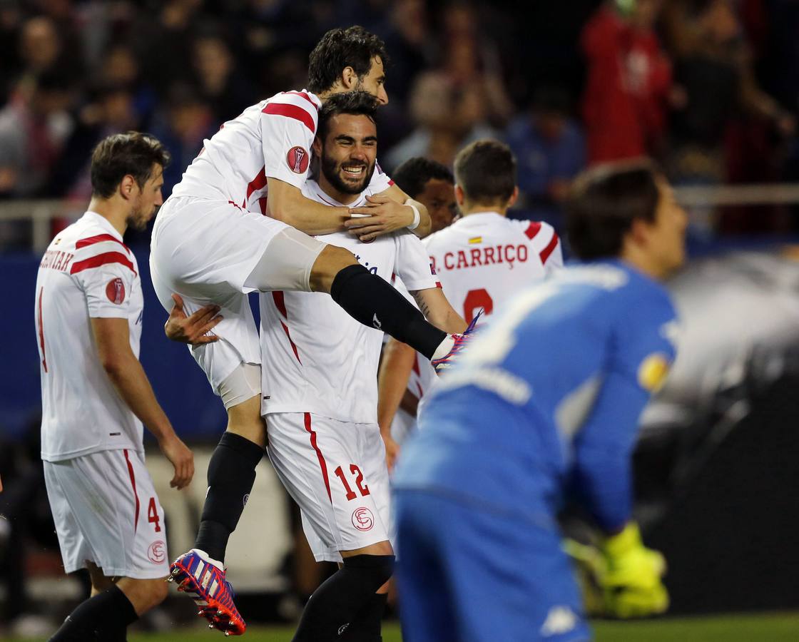 El campeón Sevilla sufre para ganar al Moenchengladbach