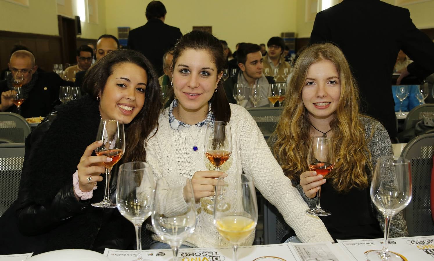 Lucía García, María Talavera y Coral Huerta, alumnas de la UCAV.