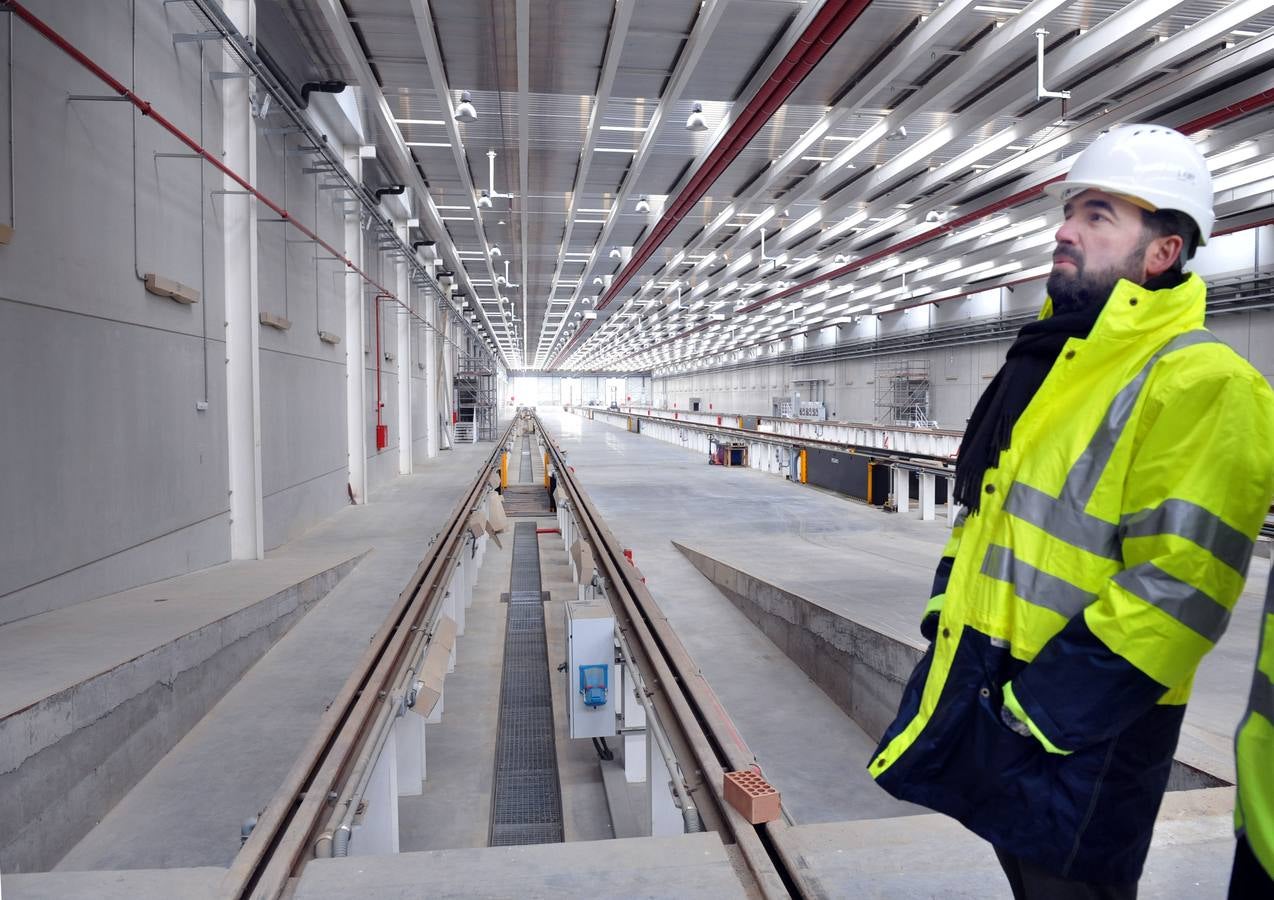 León de la Riva visita los nuevos talleres de Renfe en Valladolid