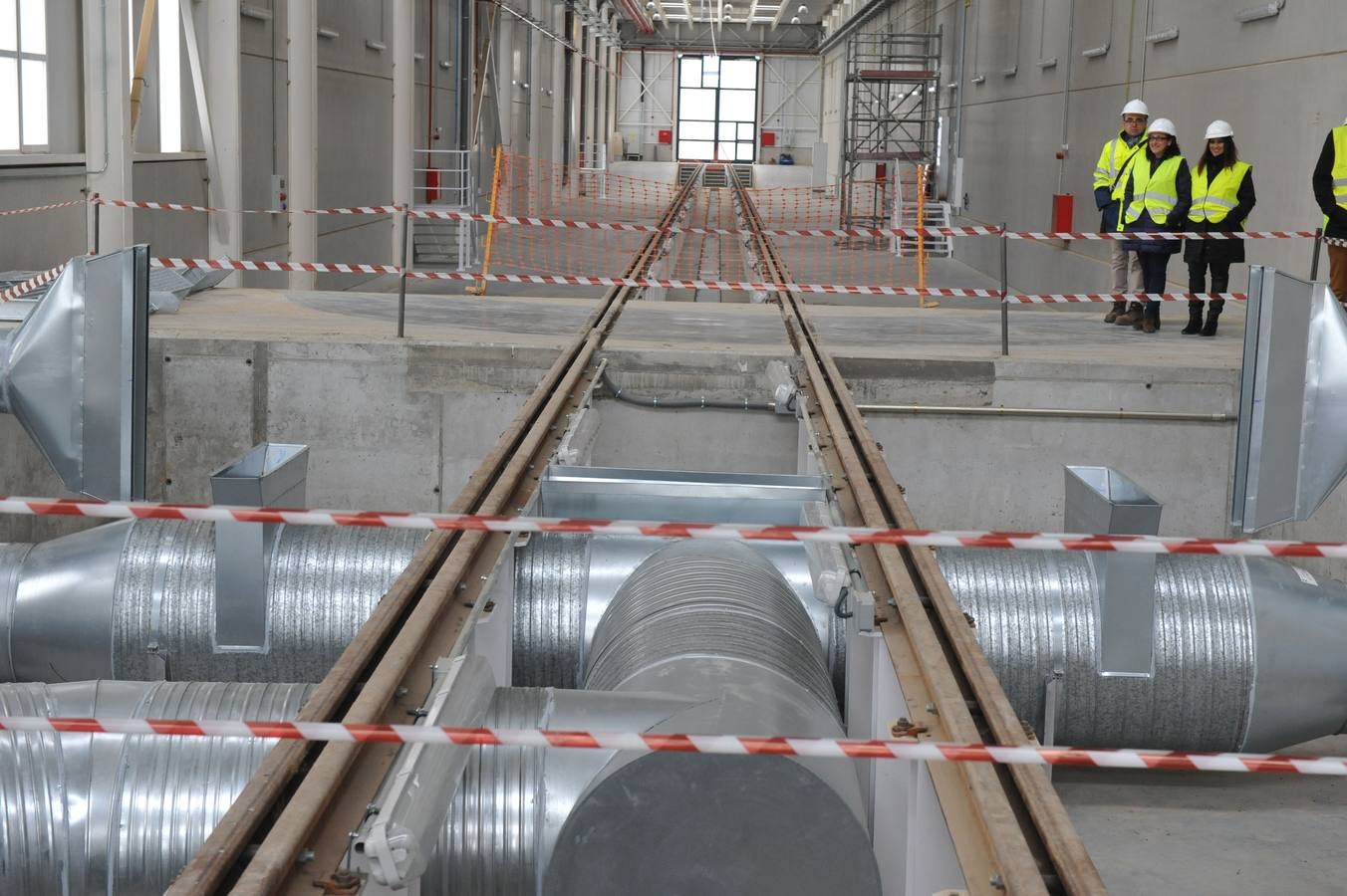 León de la Riva visita los nuevos talleres de Renfe en Valladolid