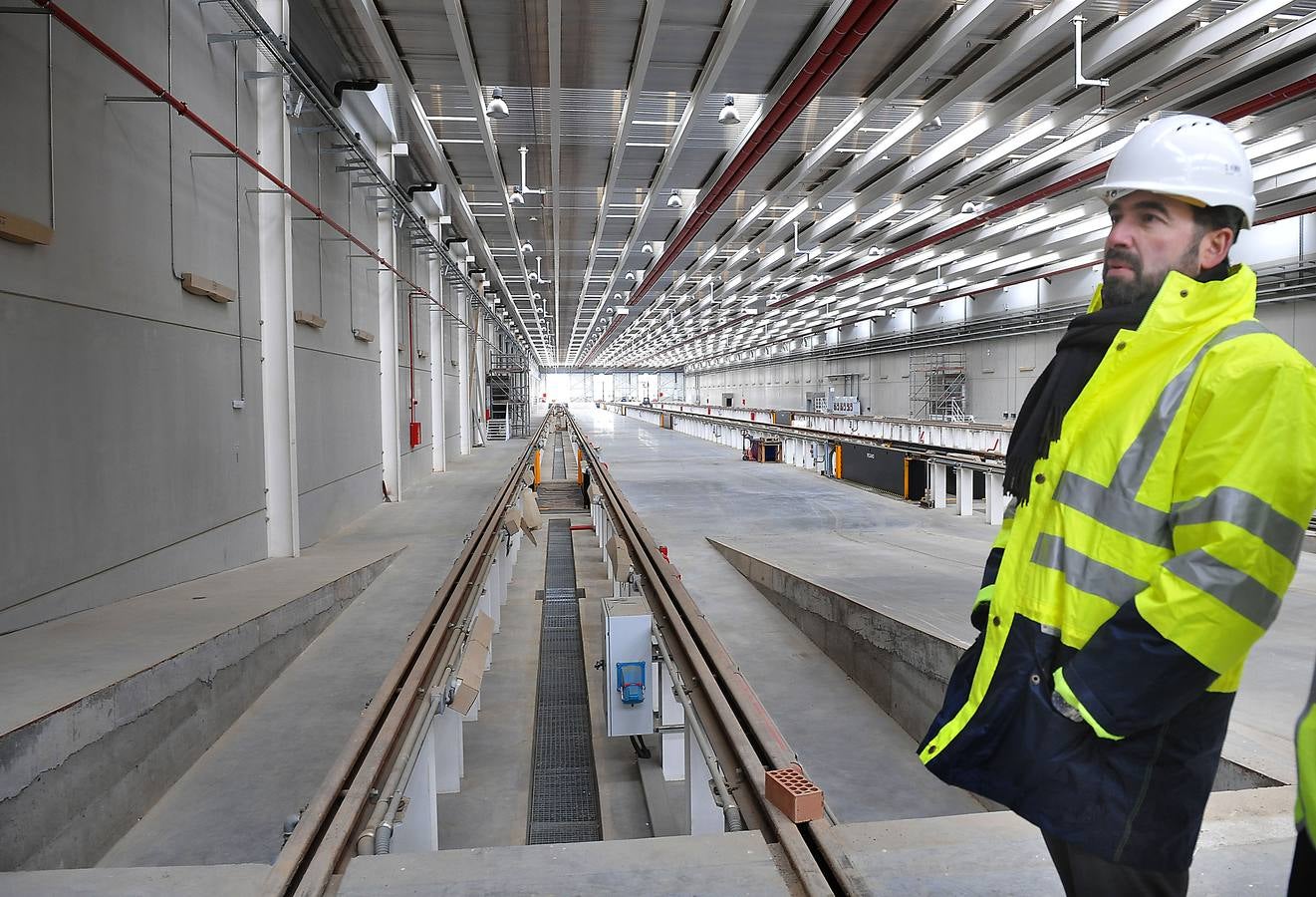 León de la Riva visita los nuevos talleres de Renfe en Valladolid